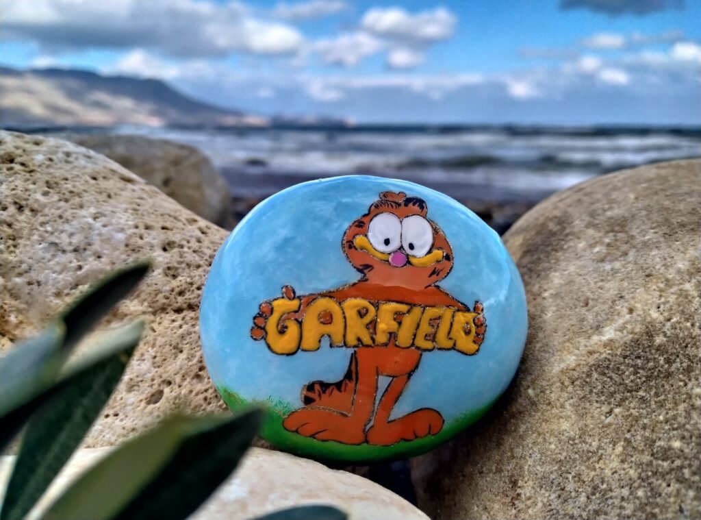 Garfield painted on stone from kissamos beach